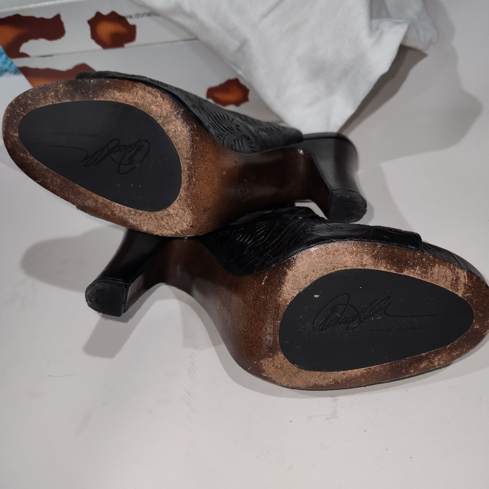 DONALD J. PLINER ROSETTE BLACK/ BABY CALF HEELS ss 9.5 - Picture 3 of 5